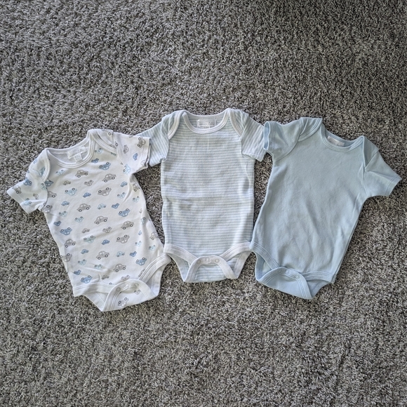 Baby boy onesies 0-3 months Tres Beau et Belle - Picture 1 of 3